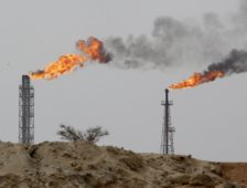 Le pétrole continue de grimper : intérêts et risques pour l’OPEP+