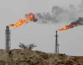 Le pétrole continue de grimper : intérêts et risques pour l’OPEP+